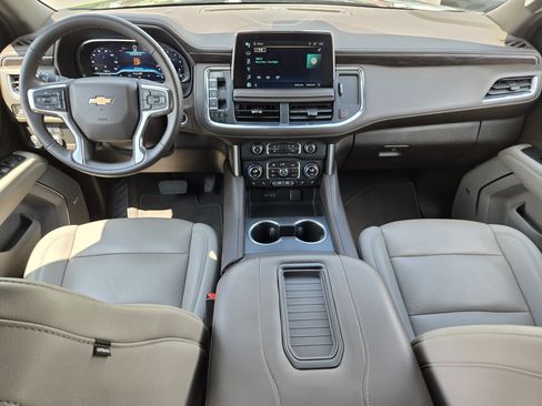 Used 2024 Chevrolet Suburban LT w/ Luxury Package RWD image 21