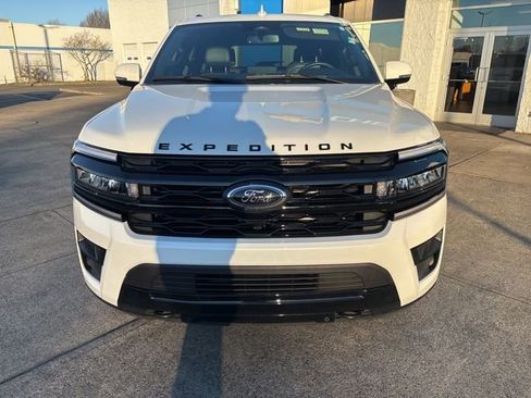 Used 2024 Ford Expedition Limited image 3