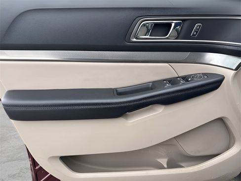 Used 2018 Ford Explorer XLT w/ Equipment Group 201A image 22