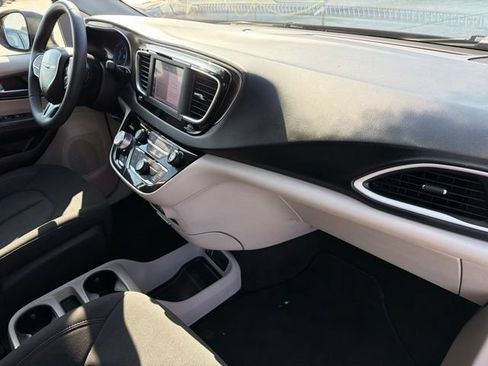 Used 2023 Chrysler Voyager LX FWD image 11
