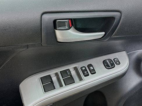 Used 2012 Toyota Camry SE w/ Convenience Pkg FWD image 15