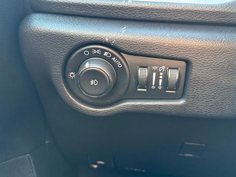 Used 2020 Chrysler Pacifica Limited w/ Advanced Safetytec Group FWD image 35