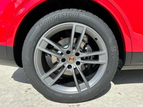 Certified 2025 Porsche Cayenne E-Hybrid AWD/4WD image 42