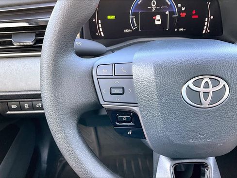 Used 2025 Toyota Camry LE w/ Convenience Package image 23