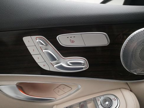 Used 2017 Mercedes-Benz GLC 300 4MATIC image 29