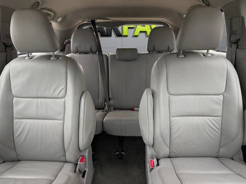 Used 2017 Toyota Sienna XLE Premium AWD/4WD image 36