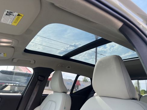 Used 2023 Volvo XC40 B5 Plus w/ Driver Assist Package AWD/4WD image 28