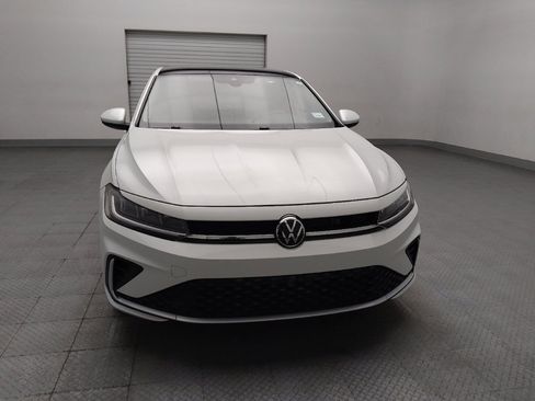 Used 2025 Volkswagen Jetta SE FWD image 14