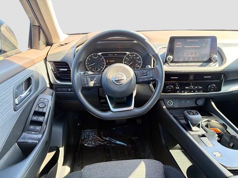 Used 2022 Nissan Rogue SV image 16