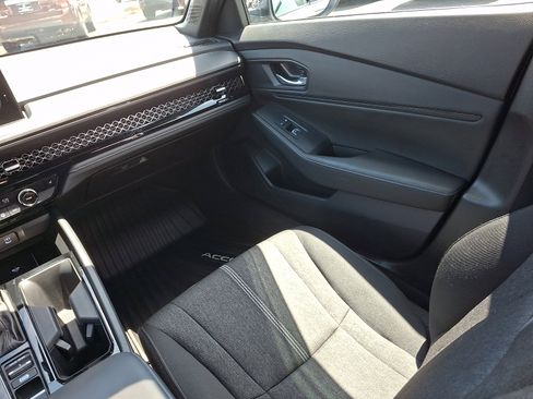 Used 2025 Honda Accord Sport image 12