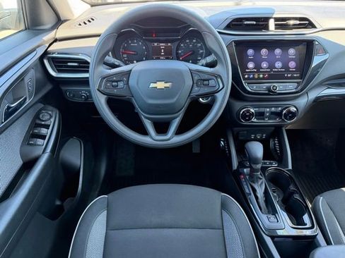 Used 2023 Chevrolet TrailBlazer LT w/ Convenience Package FWD image 12