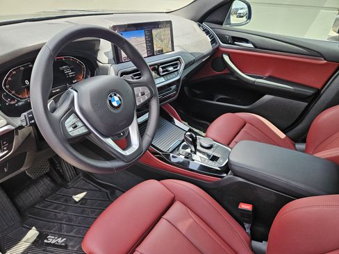 Used 2024 BMW X4 xDrive30i w/ Parking Assistance Package AWD/4WD image 4