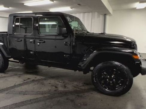 Used 2023 Jeep Gladiator Sport image 2