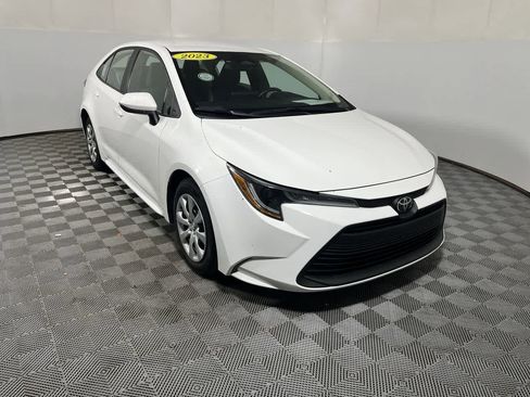 Used 2023 Toyota Corolla LE image 2
