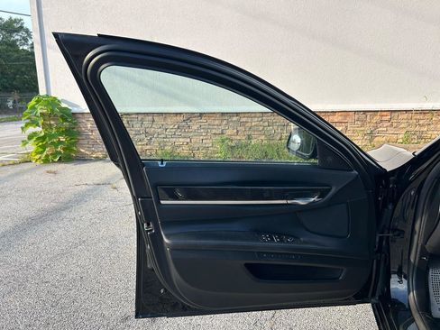 Used 2011 BMW 750Li image 7