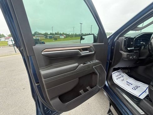 Used 2022 Chevrolet Silverado 1500 LT w/ Z71 Off-Road Package AWD/4WD image 24