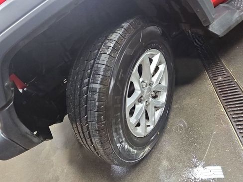 Used 2023 Jeep Wrangler Unlimited Sport AWD/4WD image 30