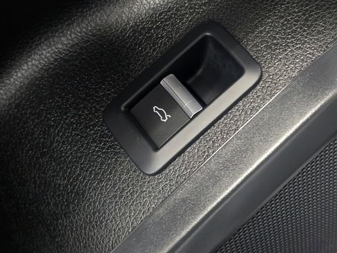 Used 2023 Audi Q5 2.0T Premium w/ Convenience Package image 38