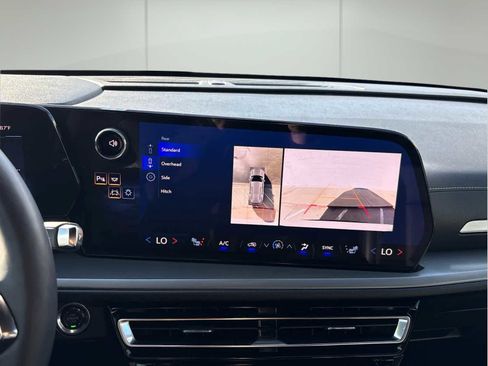 Used 2025 Chevrolet Traverse LT w/ Midnight/Sport Edition image 31