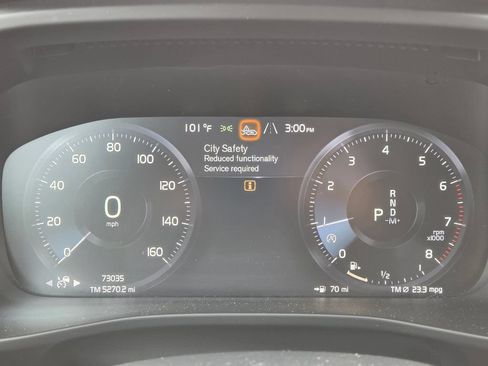 Used 2021 Volvo XC40 T5 Momentum w/ Premium Package AWD/4WD image 16