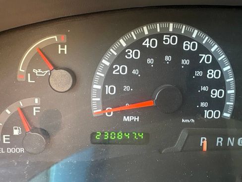 Used 2001 Ford F150 XLT AWD/4WD image 2
