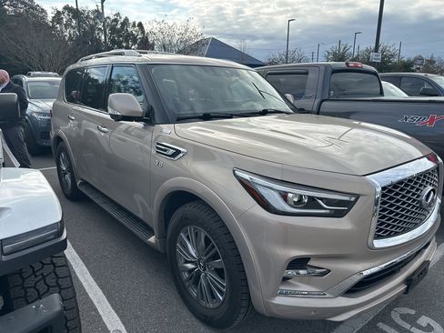 Used 2022 INFINITI QX80 Luxe w/ All-Season Package image 2