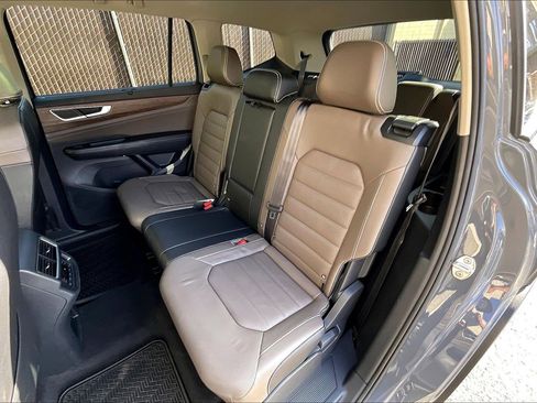 Certified 2025 Volkswagen Atlas SEL image 25