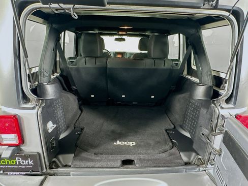 Used 2016 Jeep Wrangler Unlimited Sahara w/ Connectivity Group image 24