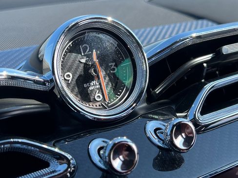 Certified 2025 Bentley Bentayga image 34