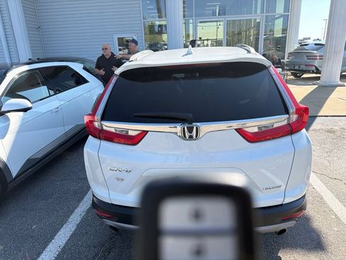 Used 2019 Honda CR-V Touring image 4