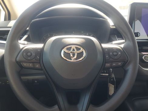 Used 2025 Toyota Corolla LE image 19