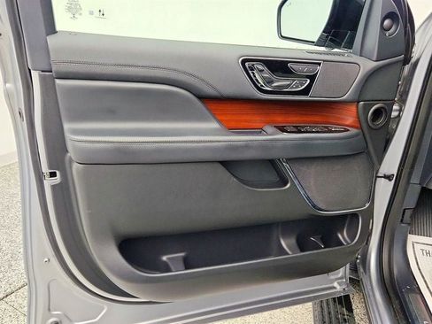 Used 2022 Lincoln Navigator Reserve RWD image 11