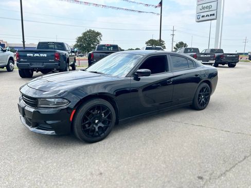 Used 2023 Dodge Charger SXT RWD image 3