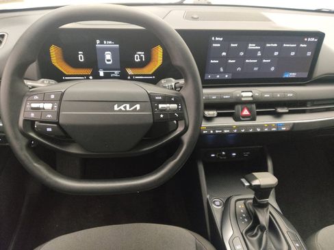 Used 2025 Kia K4 FWD image 22