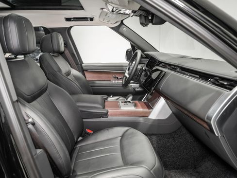 Used 2025 Land Rover Range Rover Long Wheelbase SE image 25