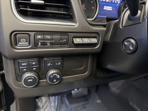 Used 2021 Chevrolet Suburban High Country image 15