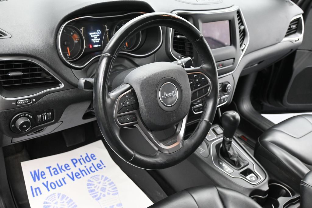 Used 2019 Jeep Cherokee Latitude Plus w/ Cold Weather Group AWD/4WD image 14