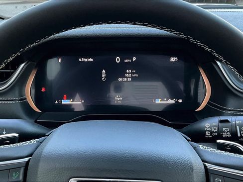 New 2025 Jeep Grand Cherokee Limited w/ Luxury Tech Group II image 18