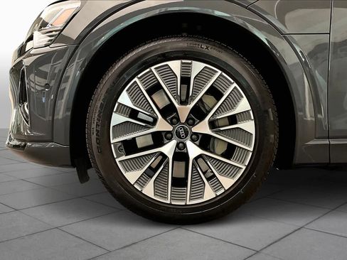 Used 2024 Audi Q8 e-tron Prestige w/ Prestige Package image 11