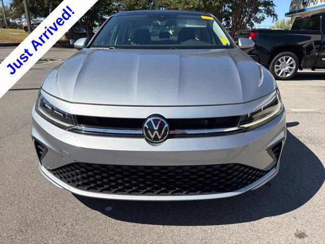 Used 2025 Volkswagen Jetta SE FWD image 8