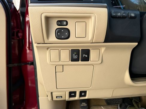 Used 2014 Lexus ES 350 4dr Sdn image 30