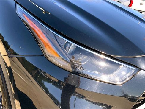 Used 2024 Toyota Highlander XLE image 27