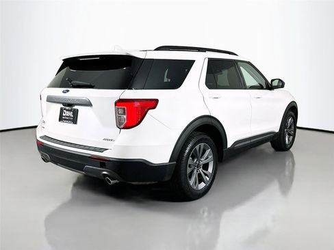 Used 2022 Ford Explorer XLT w/ Equipment Group 202A AWD/4WD image 13