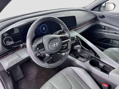 Used 2024 Hyundai Elantra Limited FWD image 9