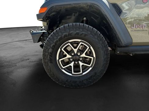 Used 2025 Jeep Gladiator Rubicon AWD/4WD image 9
