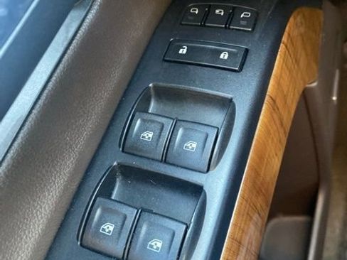 Used 2014 GMC Sierra 1500 SLT w/ SLT Crew Cab Value Package image 21