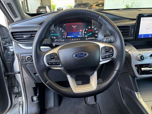 Used 2024 Ford Explorer XLT w/ Equipment Group 202A RWD image 30