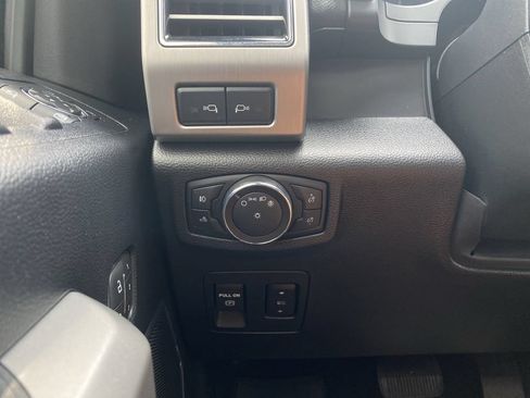 Used 2018 Ford F150 Platinum w/ Equipment Group 701A Luxury AWD/4WD image 36