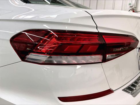 Used 2021 Volkswagen Passat 2.0T SE w/ Luggage Net & Mats Package image 24