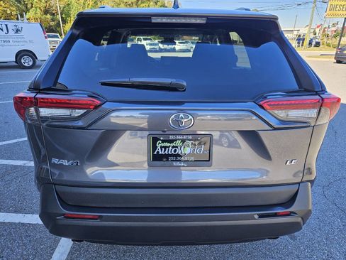 Used 2021 Toyota RAV4 LE image 8